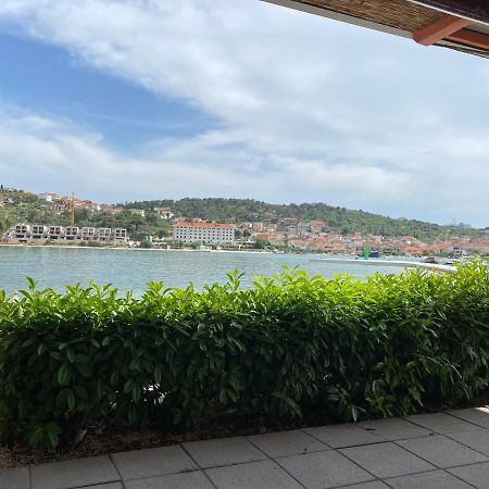 Small Private House With A Terrace In Trogir Exterior foto