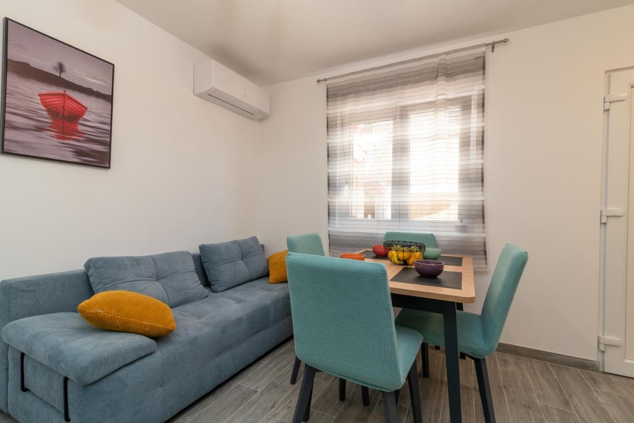 Small Private House With A Terrace In Trogir Exterior foto